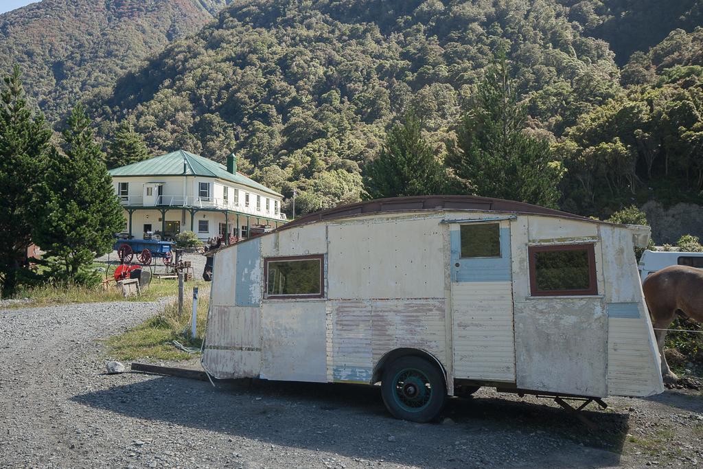 Otira Stagecoach Hotel Eksteriør billede
